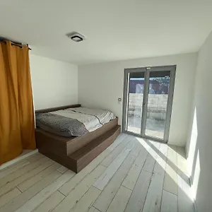 magnifique-maison-contemporaine-proche-lac-daix.hotels-rhonealpes.com/